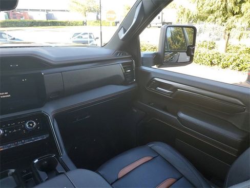 Used 2024 GMC Sierra 2500 AT4 w/ AT4 Premium Plus Package image 11