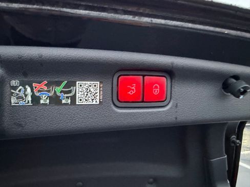 Used 2024 Mercedes-Benz C 300 Sedan image 31