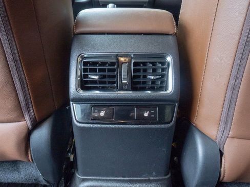 Used 2017 Subaru Outback 3.6R Touring image 19