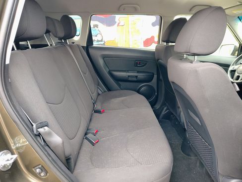 Used 2013 Kia Soul FWD image 16