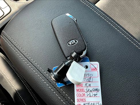 Used 2021 Kia Sportage EX w/ EX Technology Package image 12