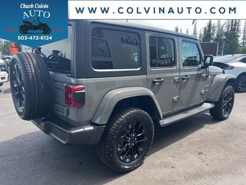 Used 2023 Jeep Wrangler Unlimited Sahara w/ Cold Weather Group AWD/4WD image 7