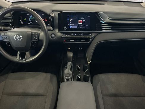 Used 2025 Toyota Camry LE FWD image 4