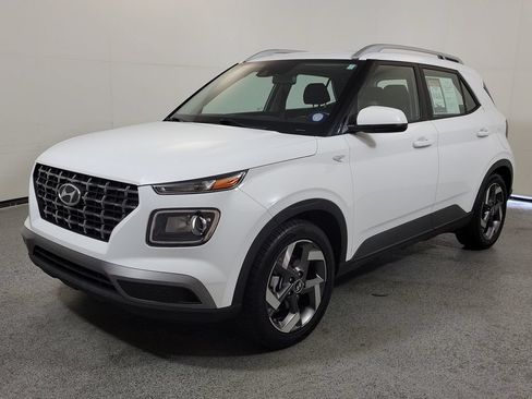 Used 2022 Hyundai Venue SEL w/ Cargo Package FWD image 3