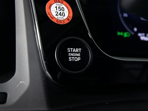 Used 2025 Porsche Cayenne image 24