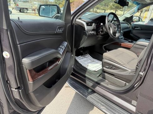 Used 2017 GMC Yukon SLE w/ SLE Value Package image 17