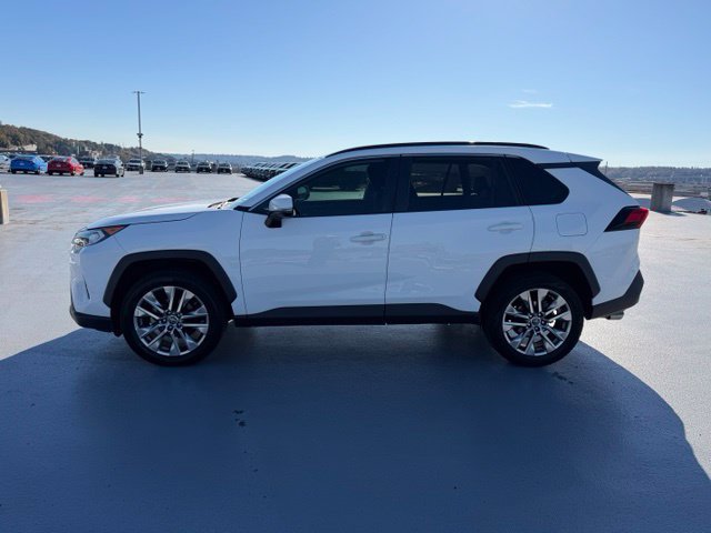 Used 2020 Toyota RAV4 XLE Premium FWD image 6