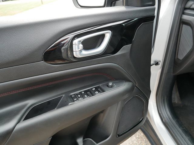 Used 2024 Jeep Compass Trailhawk AWD/4WD image 16