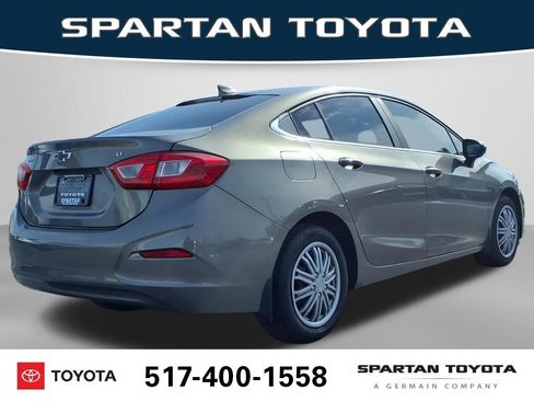 Used 2017 Chevrolet Cruze LT image 7