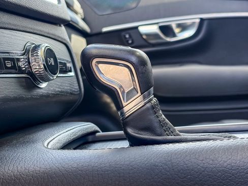 Used 2020 Volvo XC90 T6 Momentum AWD/4WD image 22