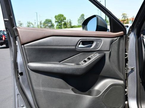 Used 2023 Nissan Rogue SL w/ SL Premium Package FWD image 13