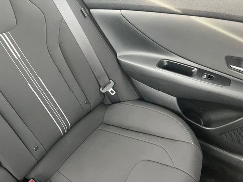 Used 2025 Hyundai Elantra SEL image 38