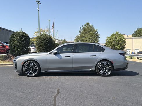 Used 2023 BMW i7 xDrive60 AWD/4WD image 12