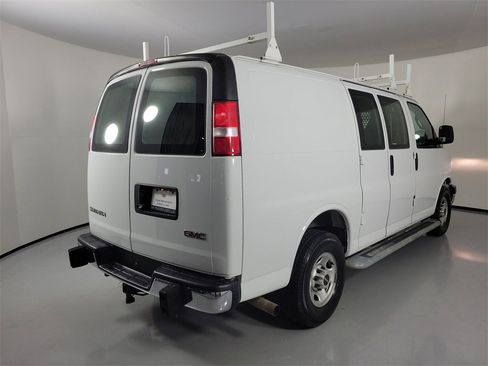 Used 2018 GMC Savana 2500 w/ Driver Convenience Package image 4