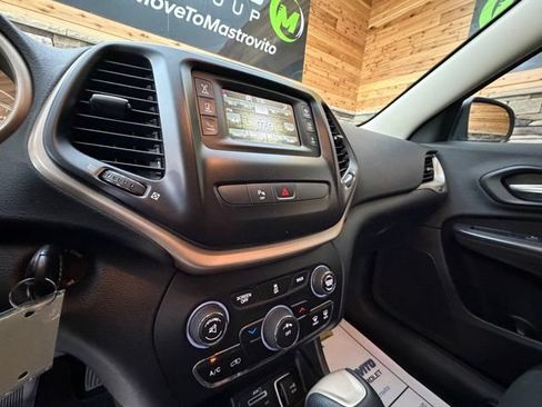 Used 2016 Jeep Cherokee Latitude w/ Safety/Convenience Group AWD/4WD image 18