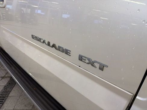 Used 2002 Cadillac Escalade EXT image 5