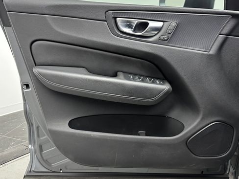 Used 2020 Volvo XC60 T5 Momentum image 10