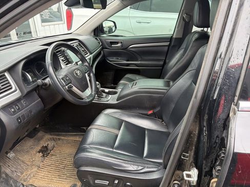Used 2017 Toyota Highlander SE image 18