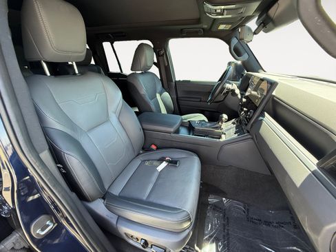 Used 2024 Lexus GX 550 w/ Accessory Package (31) AWD/4WD image 19