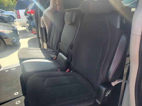 Used 2017 Chrysler Pacifica Touring w/ Tire & Wheel Group FWD image 61