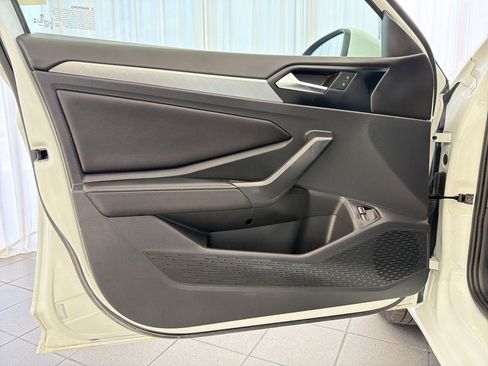 Certified 2024 Volkswagen Jetta SE image 16