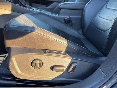 Used 2019 Volkswagen Jetta SEL Premium image 16