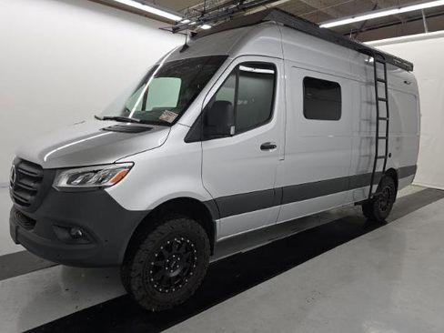Used 2022 Mercedes-Benz Sprinter 2500 image 2