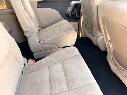 Used 2015 Dodge Grand Caravan SXT w/ UConnect Hands-Free Group FWD image 13