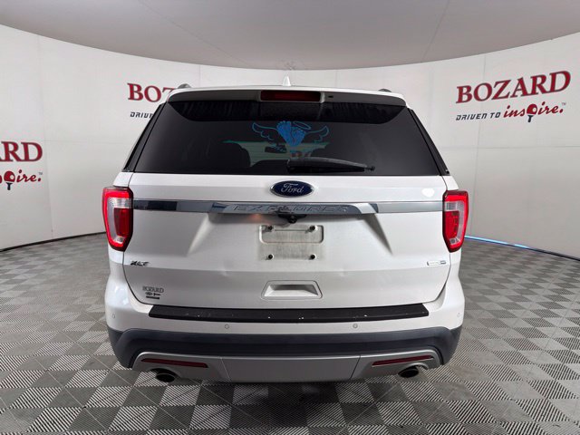 Used 2017 Ford Explorer XLT w/ Equipment Group 202A FWD image 12