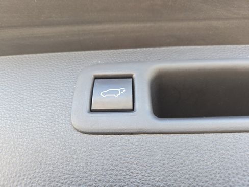 Used 2021 Toyota Highlander XLE image 19