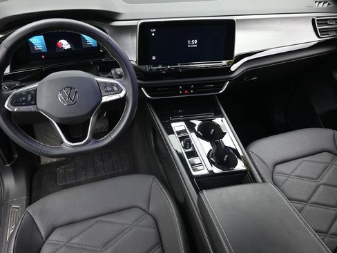 Used 2024 Volkswagen Atlas Cross Sport SE image 15