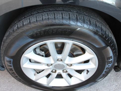 Used 2016 Dodge Grand Caravan SXT FWD image 44