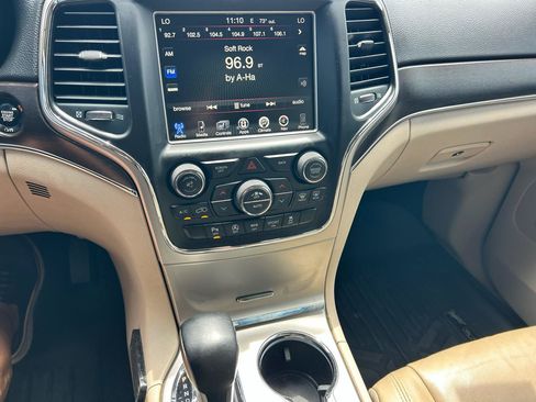 Used 2017 Jeep Grand Cherokee Limited w/ Trailer Tow Group IV AWD/4WD image 4