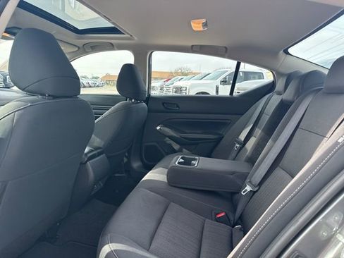 Used 2024 Nissan Altima 2.5 SV w/ SV Premium Package image 11