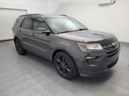 Used 2018 Ford Explorer XLT w/ Equipment Group 202A FWD image 11