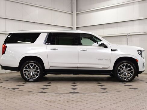 Used 2024 GMC Yukon XL Denali AWD/4WD image 9