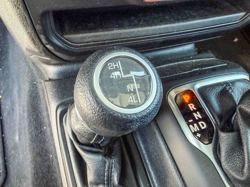 Used 2024 Jeep Wrangler Unlimited Sport AWD/4WD image 19