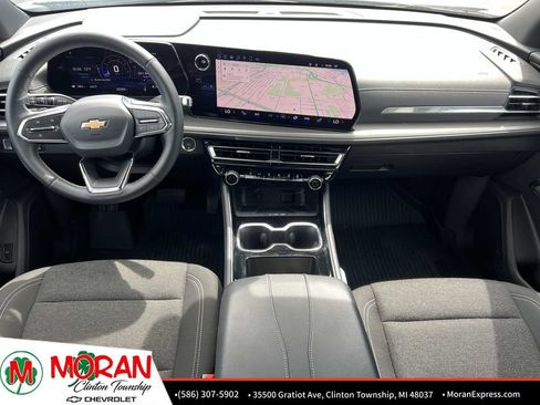 Used 2025 Chevrolet Traverse LT w/ Driver Confidence Package AWD/4WD image 16