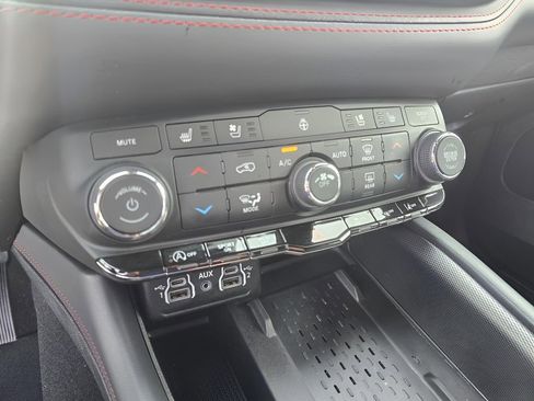 Used 2025 Dodge Durango GT image 21