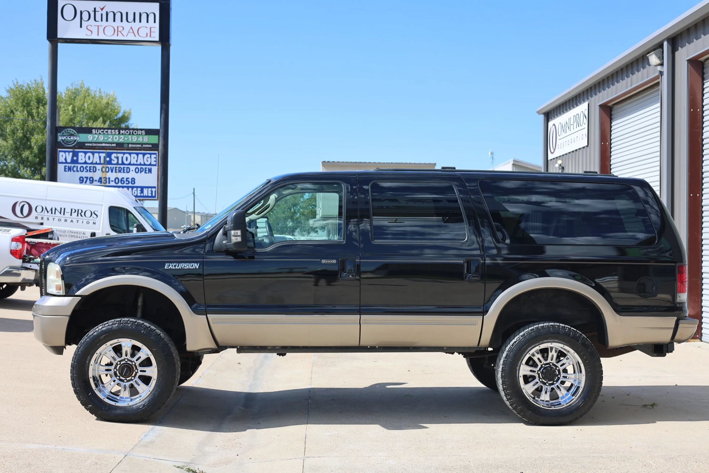 Used 2005 Ford Excursion Eddie Bauer AWD/4WD image 9