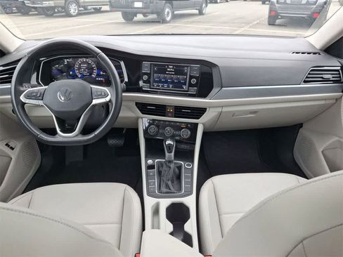 Used 2023 Volkswagen Jetta SE image 10
