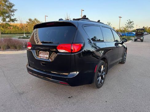 Used 2020 Chrysler Pacifica Touring w/ S Appearance Package FWD image 3