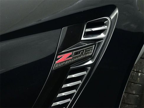 Used 2015 Chevrolet Corvette Z06 w/ 2LZ Preferred Equipment Group image 17