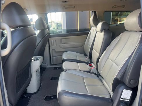 Used 2017 Kia Sedona LX w/ LX Essentials Premium Package FWD image 26
