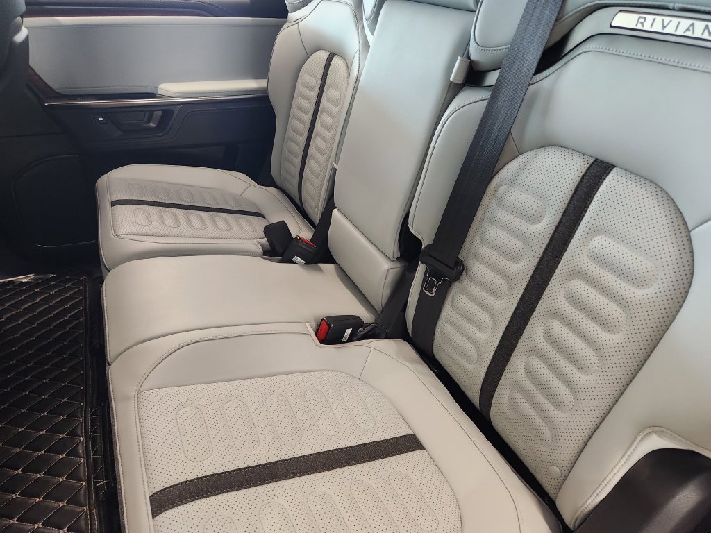 Used 2025 Rivian R1S Adventure Dual AWD/4WD image 29