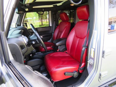 Used 2013 Jeep Wrangler Unlimited Rubicon AWD/4WD image 21