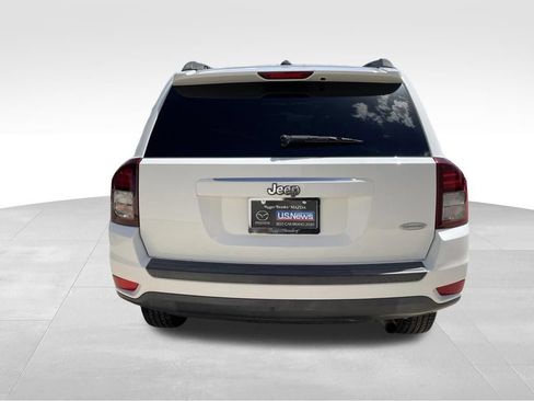 Used 2016 Jeep Compass Latitude FWD image 6
