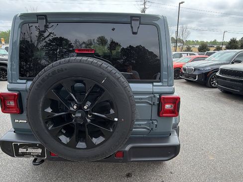 Used 2025 Jeep Wrangler Sahara w/ Safety Group image 9