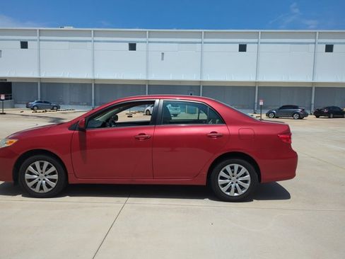 Used 2013 Toyota Corolla LE w/ Preferred Accessory Pkg #2 FWD image 8