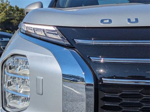 New 2025 Mitsubishi Outlander SE image 10